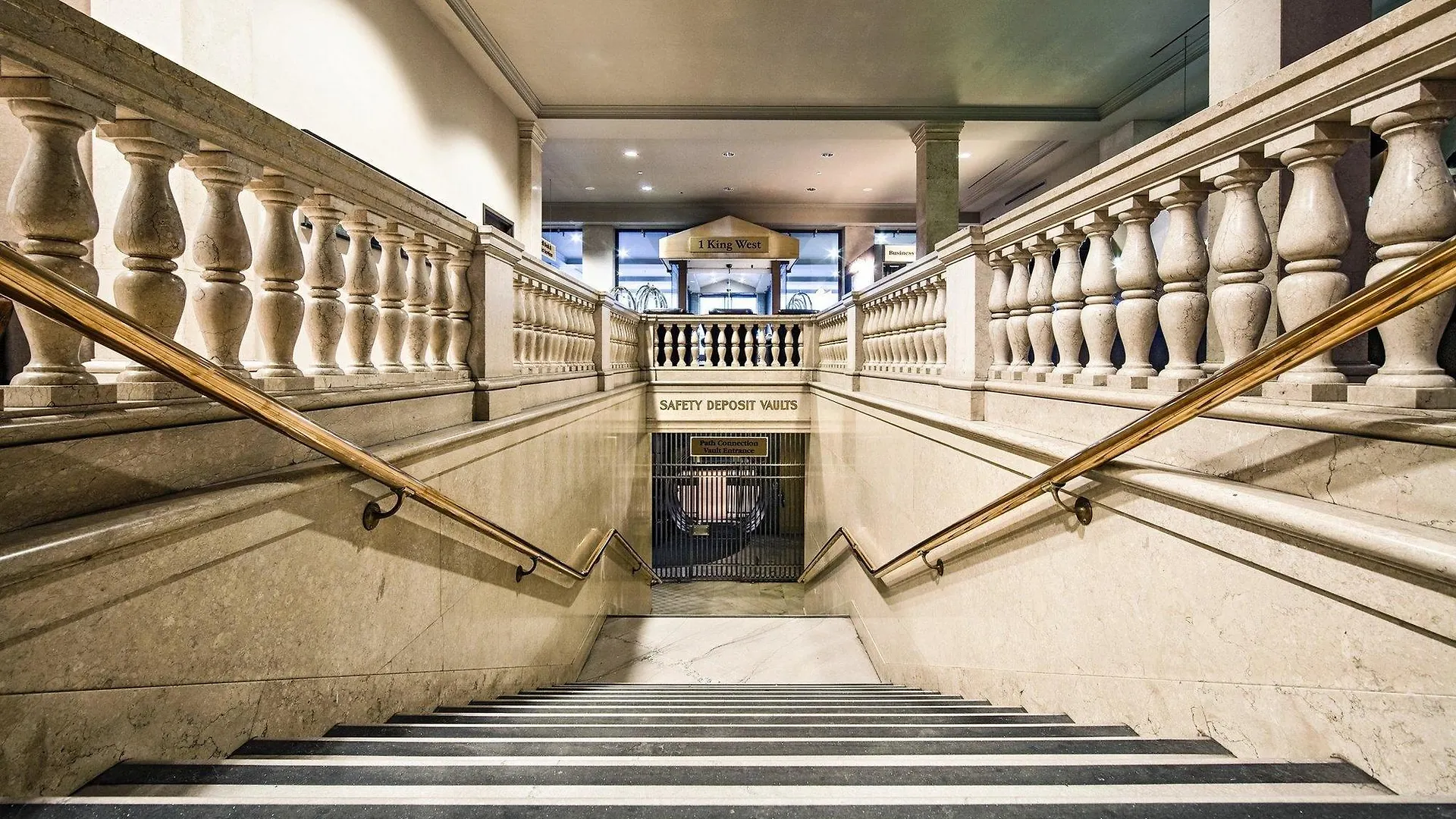 One King West Hotel And Residence Toronto 4*,  Canada
