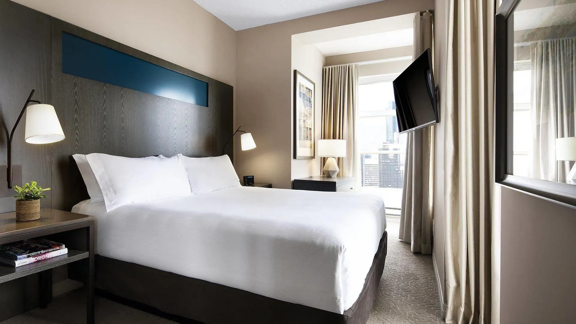 One King West Hotel And Residence Toronto 4*,